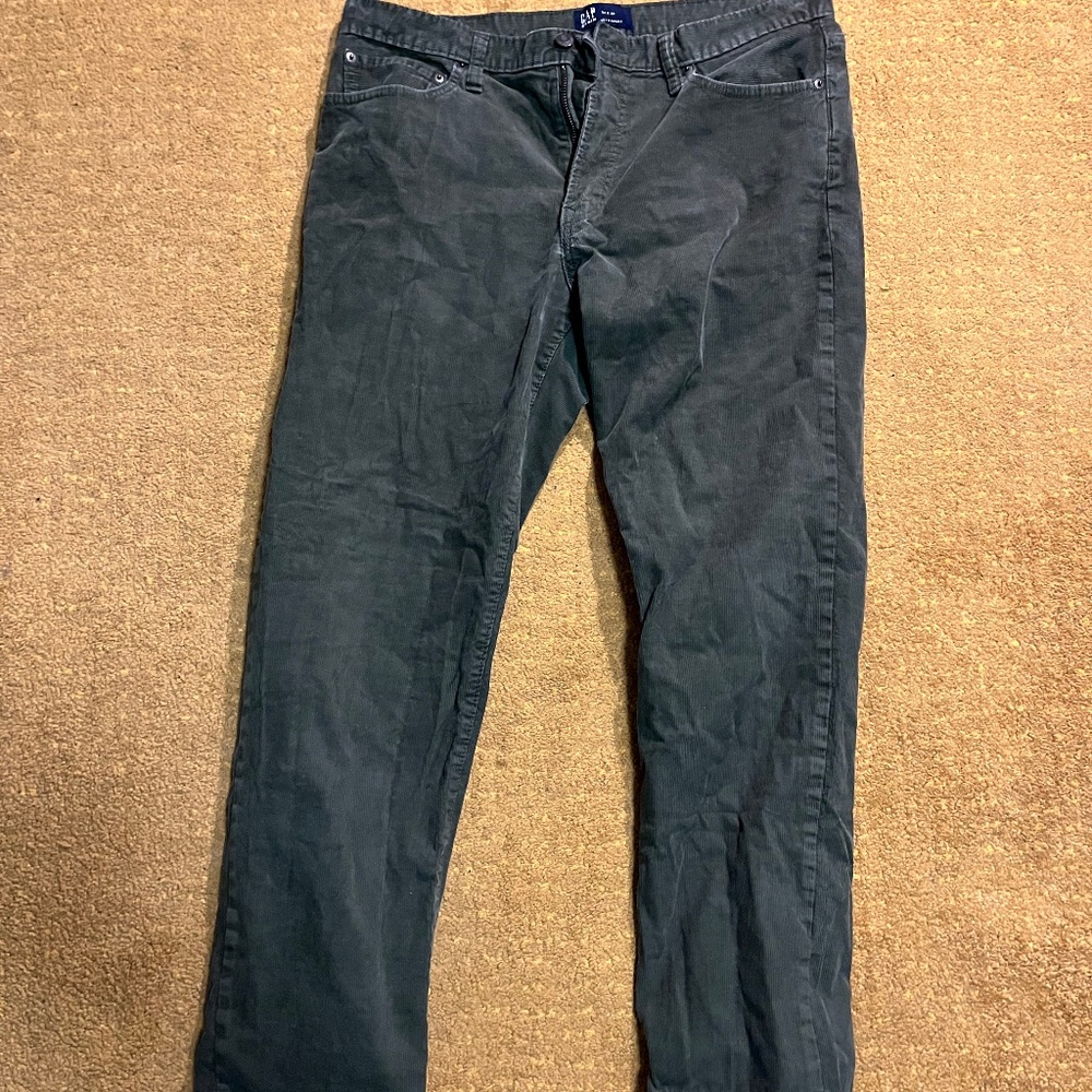 DEEP OLIVE GREEN GAP CORDUROY STRAIGHT FIT 34x30 PANTS